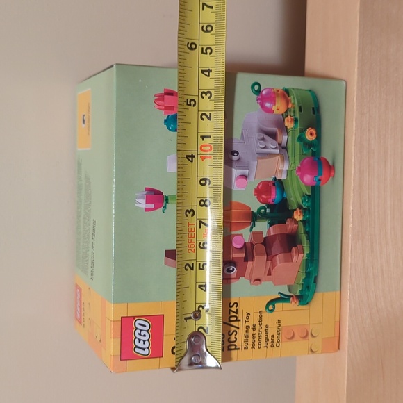 LEGO Easter Rabbits Display Set - Brand New - Picture 3 of 13